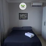 COPIT0102 - Apartamento BEIRA-MAR super ventilado com 2 quartos na Pituba por Beehost