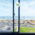 COPIT0102 - Apartamento BEIRA-MAR super ventilado com 2 quartos na Pituba por Beehost